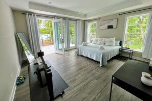 4 bedrooms, desk, iron/ironing board, travel cot