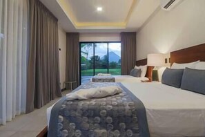 6 bedrooms, iron/ironing board, travel crib, WiFi - Casa Arena Volcano View Villa (Fortuna)