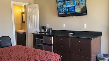Basic Single Room | Desk, blackout drapes, soundproofing, iron/ironing board