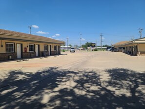 Front of property - Heartland Lodge (Enid)