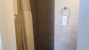 Basic Single Room | Bathroom | Shower, free toiletries, towels, soap