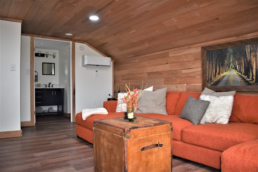 Country Farm House-fully Renovated-sleeps 10 - Edinboro, PA