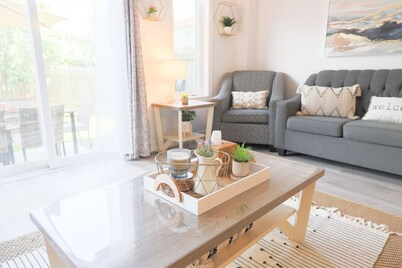 The Boho Bliss - Stylish 5BR Stay Near Niagara Falls & NOTL!