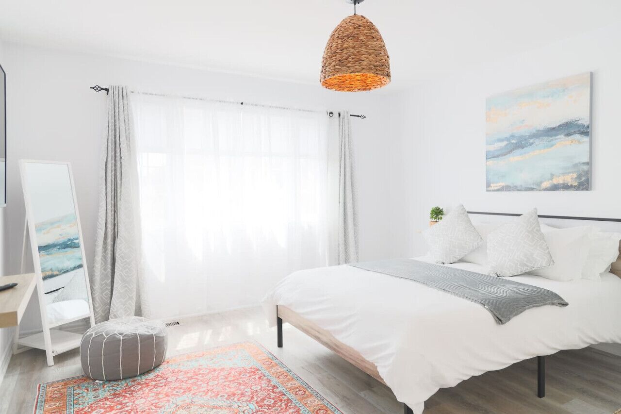 5 bedrooms, iron/ironing board, WiFi, bed sheets