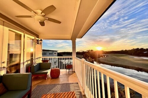 St James Golf Resort-Luxe 3/3 Condo, Sleeps8, Pool, DogOk, Gated