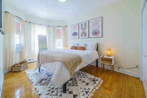 3 bedrooms, desk, iron/ironing board, free WiFi
