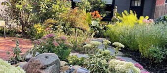 Tranquil In-Town Garden Carriage House, No pet fee