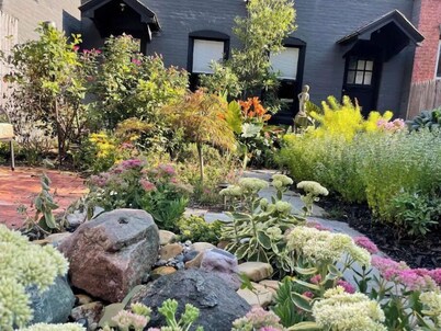 Tranquil In-Town Garden Carriage House, No pet fee