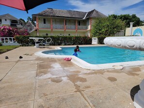 Outdoor pool - Cozyville in the Manor (Ocho Rios)