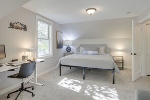 4 camere, una scrivania, ferro/asse da stiro