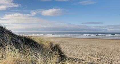Rockaway Beach Apt w/ Ocean Views: Steps to Shore