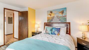 1 bedroom, desk, WiFi, bed sheets