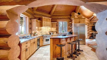 KĂŒhlschrank, Mikrowelle, Ofen, Herdplatte