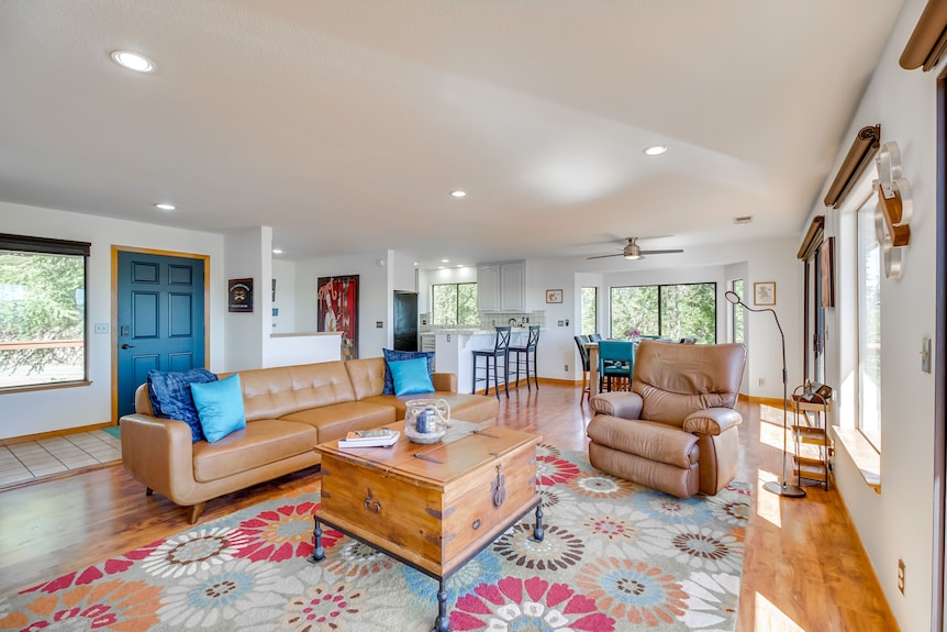 Idyllic Kelseyville Home W/ 2 Decks + Views! - Kelseyville, CA