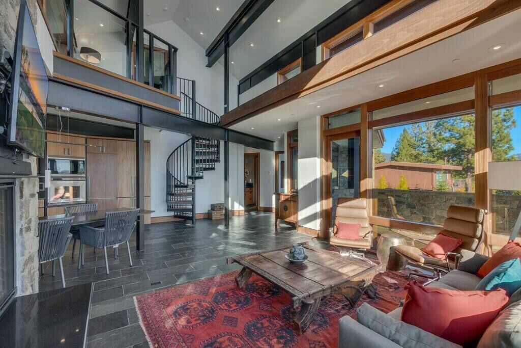 Smart TV, fireplace, stereo