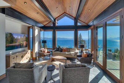 Luxury Villa, Panoramic Views, Pier, Concierge!