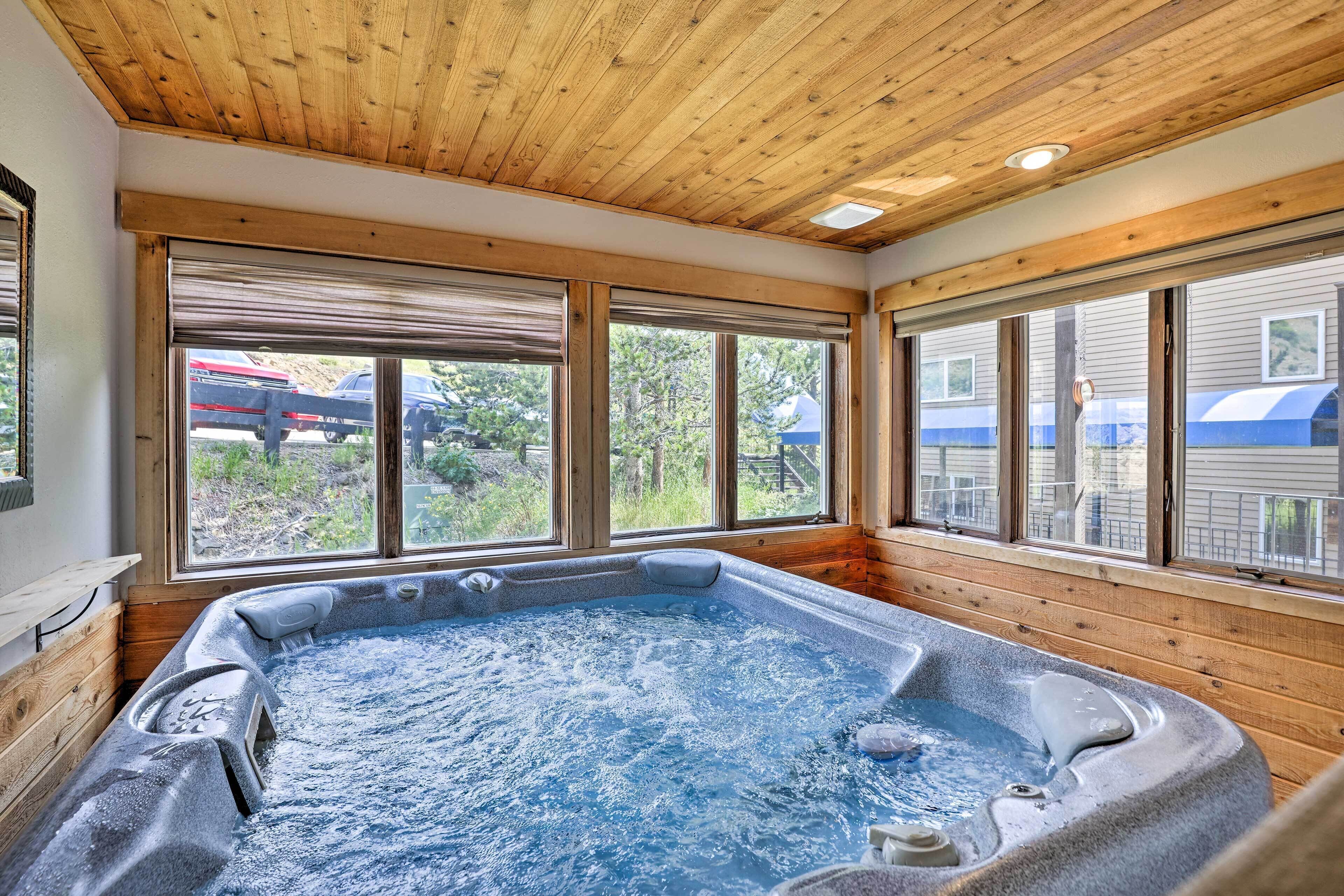 Ski-In/Ski-Out Granby Condo w/ Indoor Hot Tub!