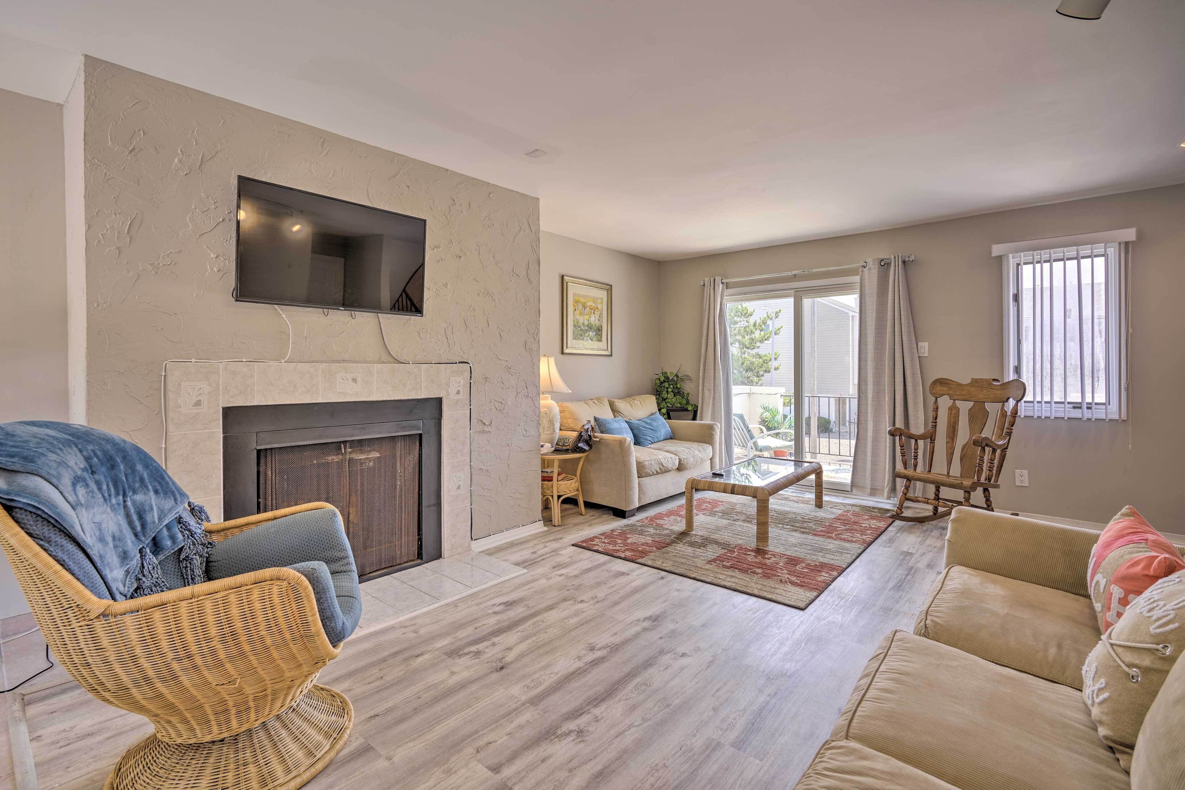 TV, fireplace