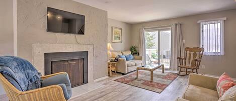 TV, fireplace