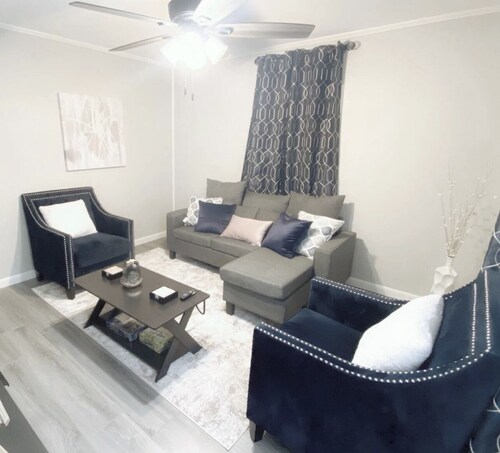 THE Exclusive Retreat! Chique! Stylish! RENOVATED!