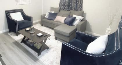 THE Exclusive Retreat! Chique! Stylish! RENOVATED!