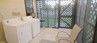 THE Exclusive Retreat! Chique! Stylish! RENOVATED!