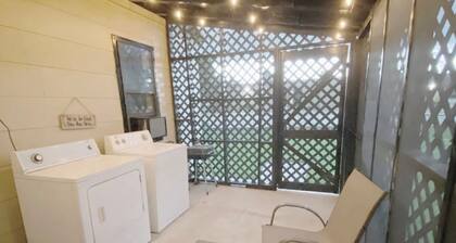 THE Exclusive Retreat! Chique! Stylish! RENOVATED!