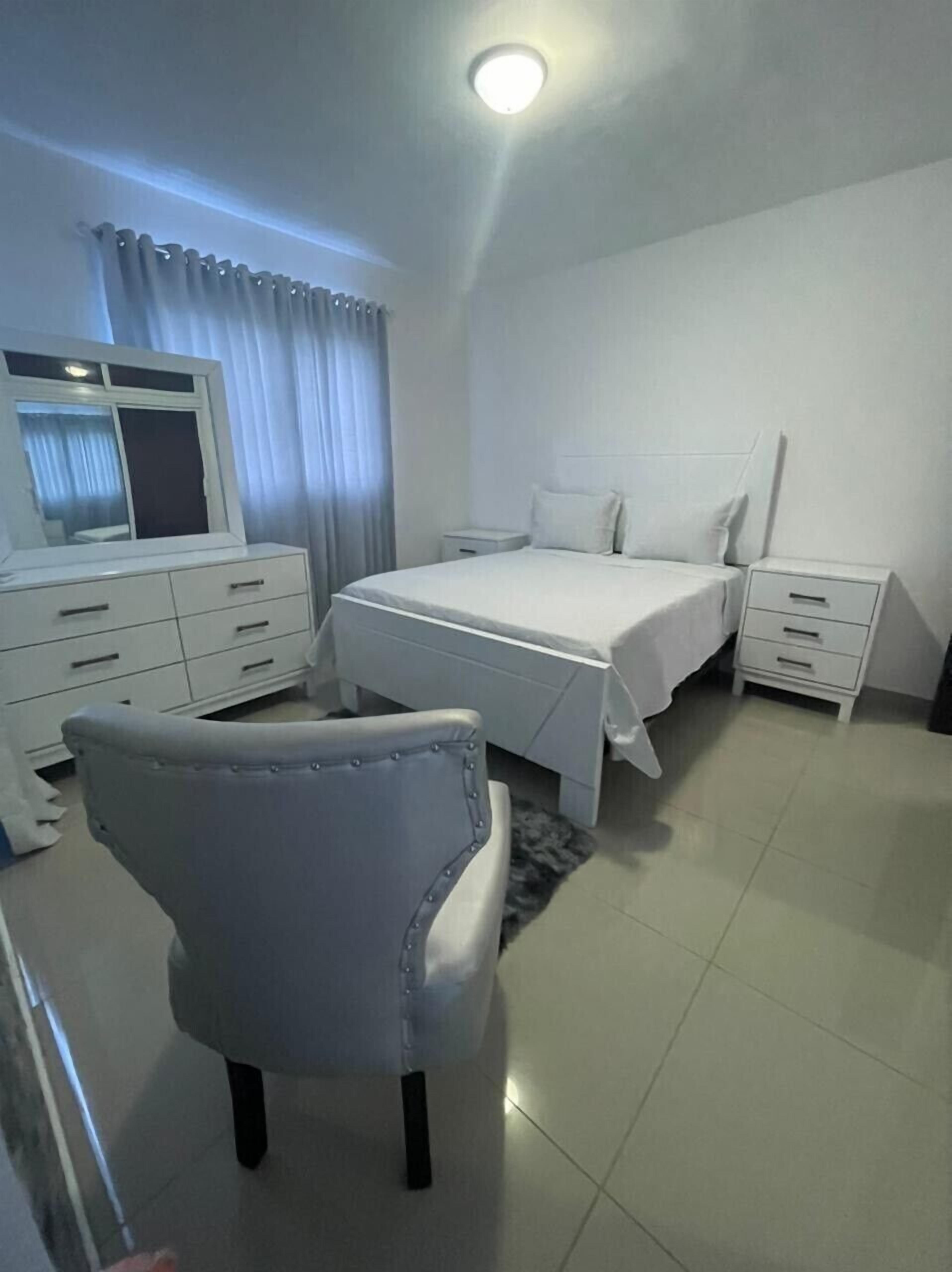 3 bedrooms, in-room safe, iron/ironing board, free WiFi