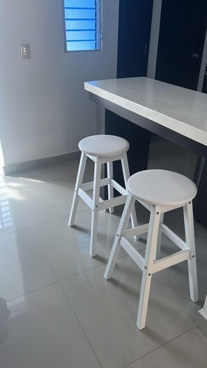 Dining - wifi, parking, Netflix, pool, ac, cable, terraza familiar. (Moca)