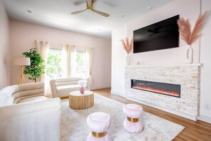 TV, fireplace, stereo