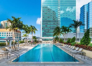 Outdoor pool, a heated pool - Luxury 1 bedroom AKA residence (Miami)