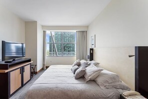 1 bedroom, desk, iron/ironing board, WiFi - Luxury 1 bedroom AKA residence (Miami)