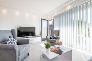 Fernseher, Stereoanlage