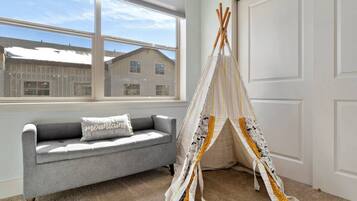 Smart-TV, DVD-Player, Bücher, Videothek