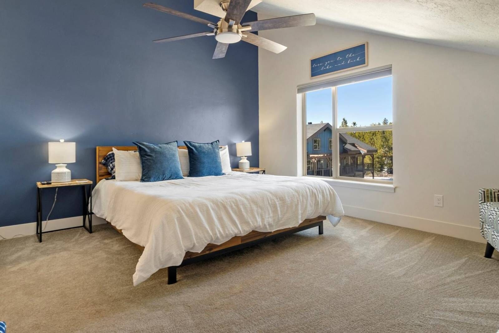 3 sovrum, skrivbord, strykjärn/strykbräda och resesäng