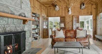 The Bird Coop | Gorgeous Large Home 5 Minutes to Main Street