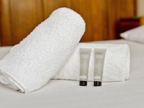 Bathtub, free toiletries, hair dryer, towels