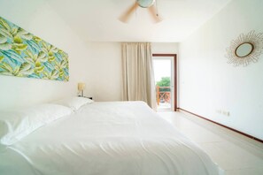 2 chambres, coffre-fort, fer et planche à repasser