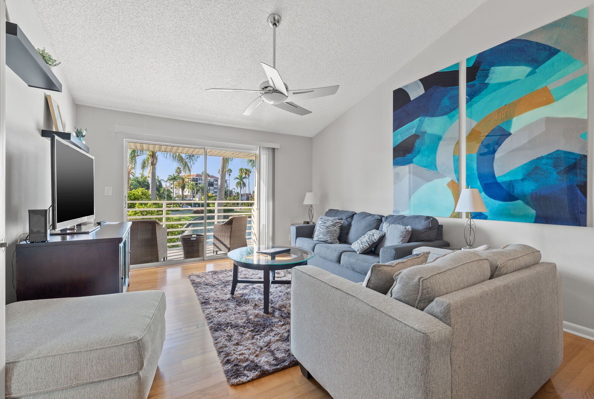 Isla Del Sol Upscale 2bd/2ba Condo - Close to Beaches