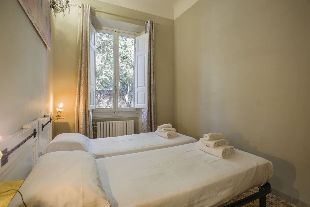 3 slaapkamers, een strijkplank/strijkijzer, reisbedje, wifi