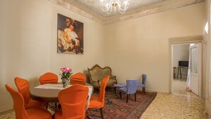 Dining - Myosotis - Sweet Dreams in Florence (Firenze)