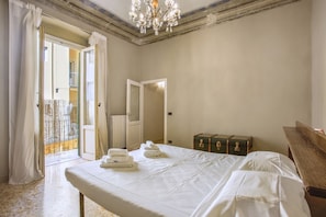 3 chambres, fer et planche à repasser, Wi-Fi, draps fournis