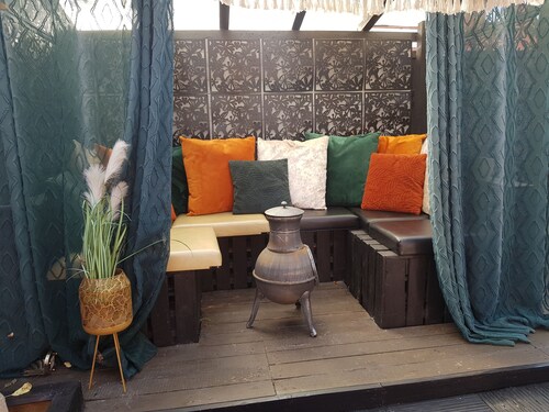 2 Bed House - Sleeps 4 - Pets - Garden - Parking