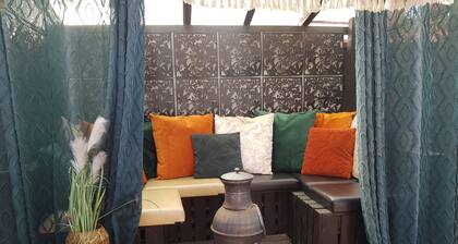 2 Bed House - Sleeps 4 - Pets - Garden - Parking