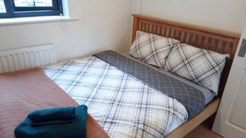 2 bedrooms, iron/ironing board, WiFi, bed sheets
