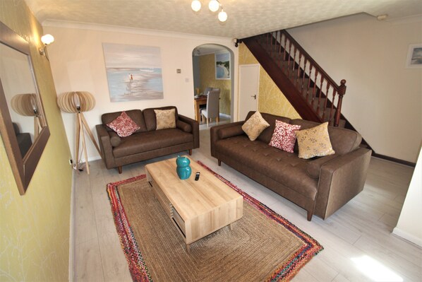 TV - 3 Bed House - Garden & Parking - Quiet Cul De Sac (Doncaster)