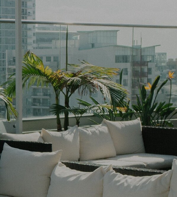 Property grounds - Elegant Back Bay 1BR w/ W/D, Gym & Roof, nr Copley Sq, by Blueground (Boston)