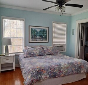 4 bedrooms, desk, iron/ironing board, free WiFi - The Lily Pad (Lake Providence)