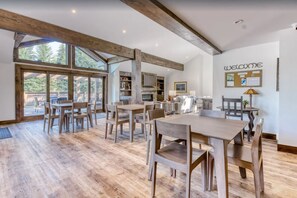 Dining - 2br+loft Townhome @ base of Dollar Mtn. ski area; hot tub & pool (Sun Valley)