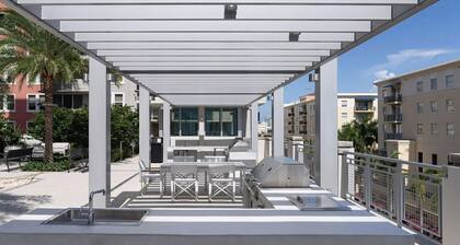 Luxe Coral Gables 1BR w/ W/D, Pool & Gym, near Shops, by Blueground